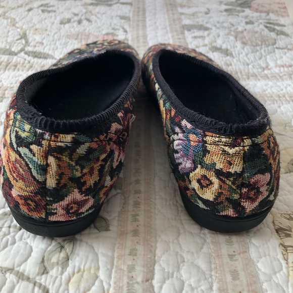 Vintage Tapestry Ballet Flat Slipper Shoe - Picture 2 of 4